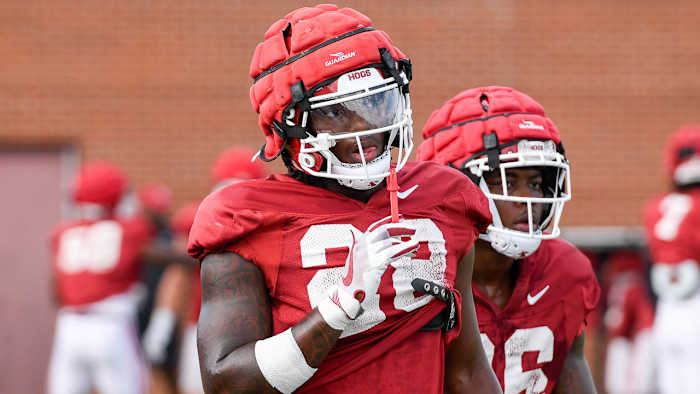 Razorbacks linebacker Jaheim Thomas at practice